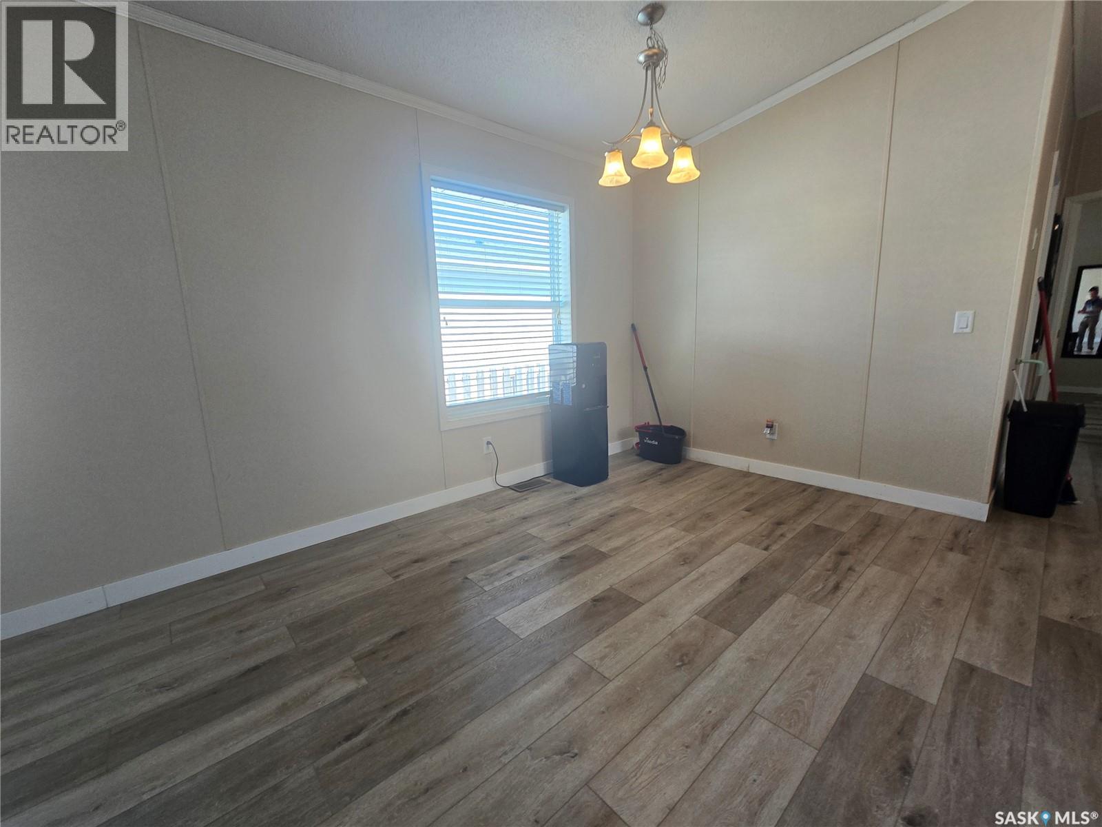 210 Brownlee Street, Weyburn, Saskatchewan  S4H 3P4 - Photo 11 - SK046688