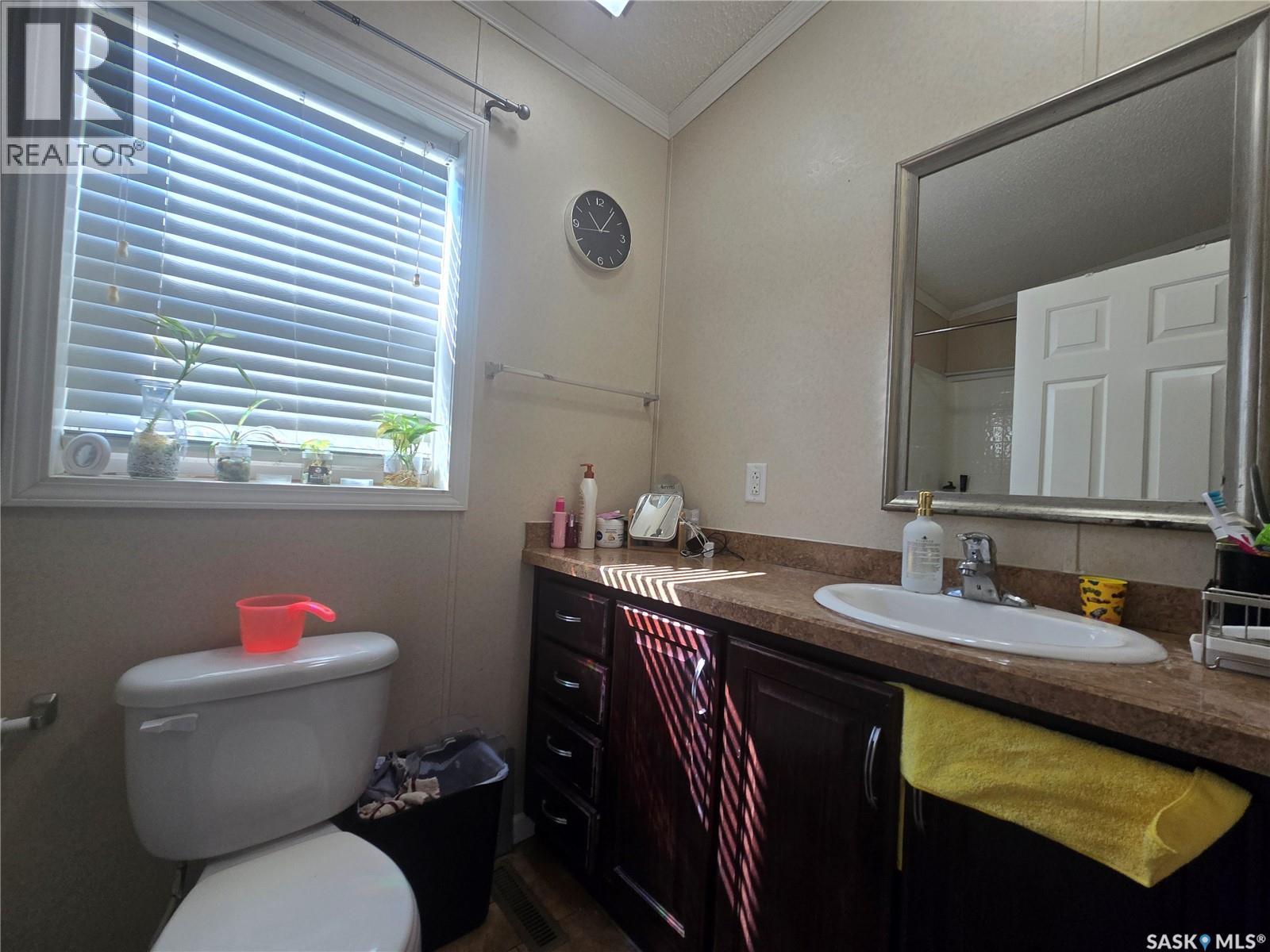 210 Brownlee Street, Weyburn, Saskatchewan  S4H 3P4 - Photo 14 - SK046688