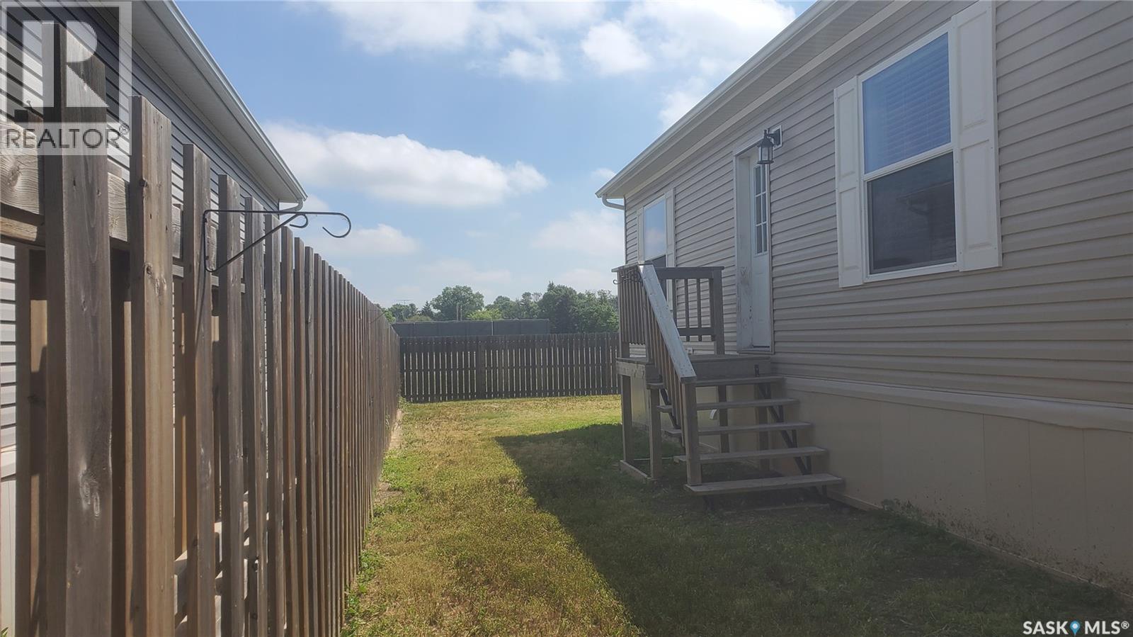 210 Brownlee Street, Weyburn, Saskatchewan  S4H 3P4 - Photo 2 - SK046688