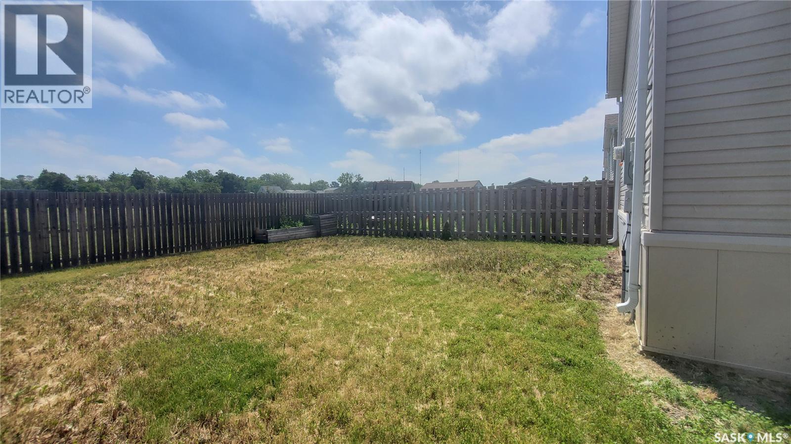 210 Brownlee Street, Weyburn, Saskatchewan  S4H 3P4 - Photo 3 - SK046688