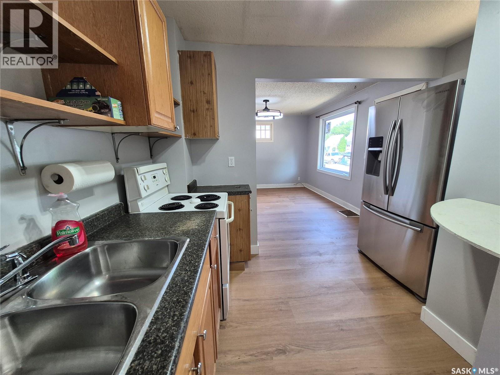 111 9th Street Ne, Weyburn, Saskatchewan  S4H 1E8 - Photo 11 - SK046586