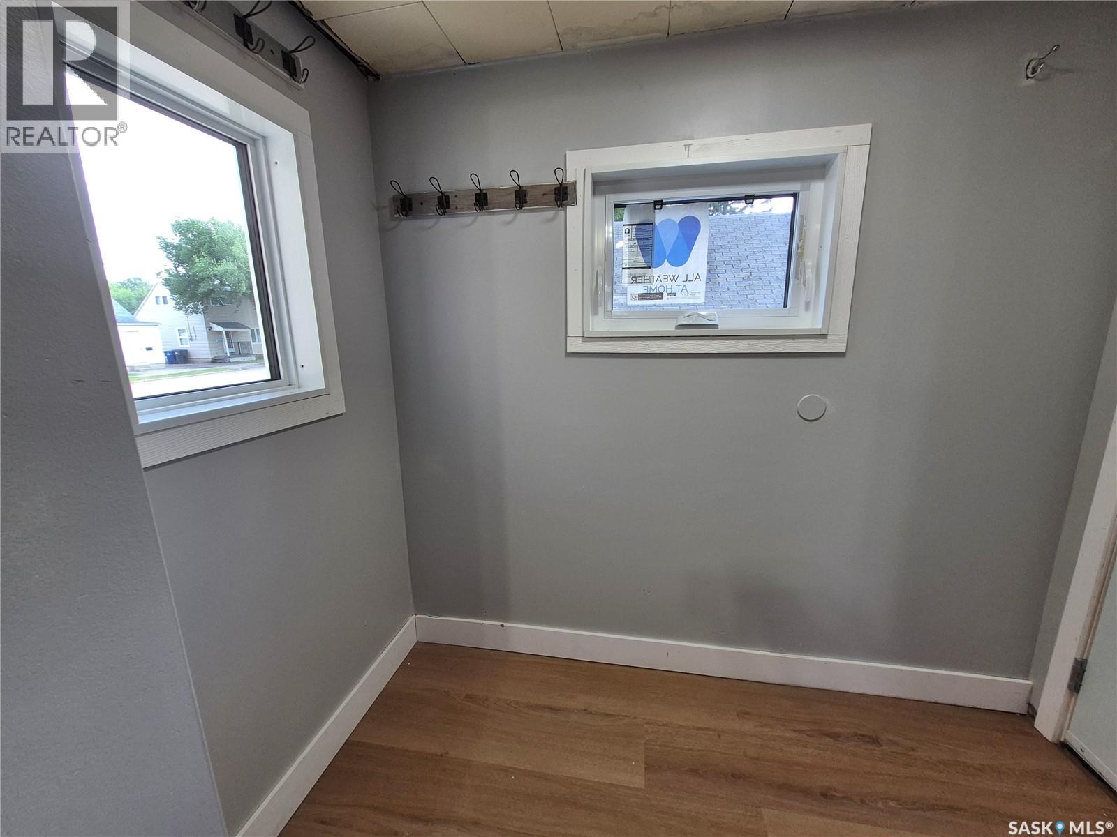 111 9th Street Ne, Weyburn, Saskatchewan  S4H 1E8 - Photo 12 - SK046586