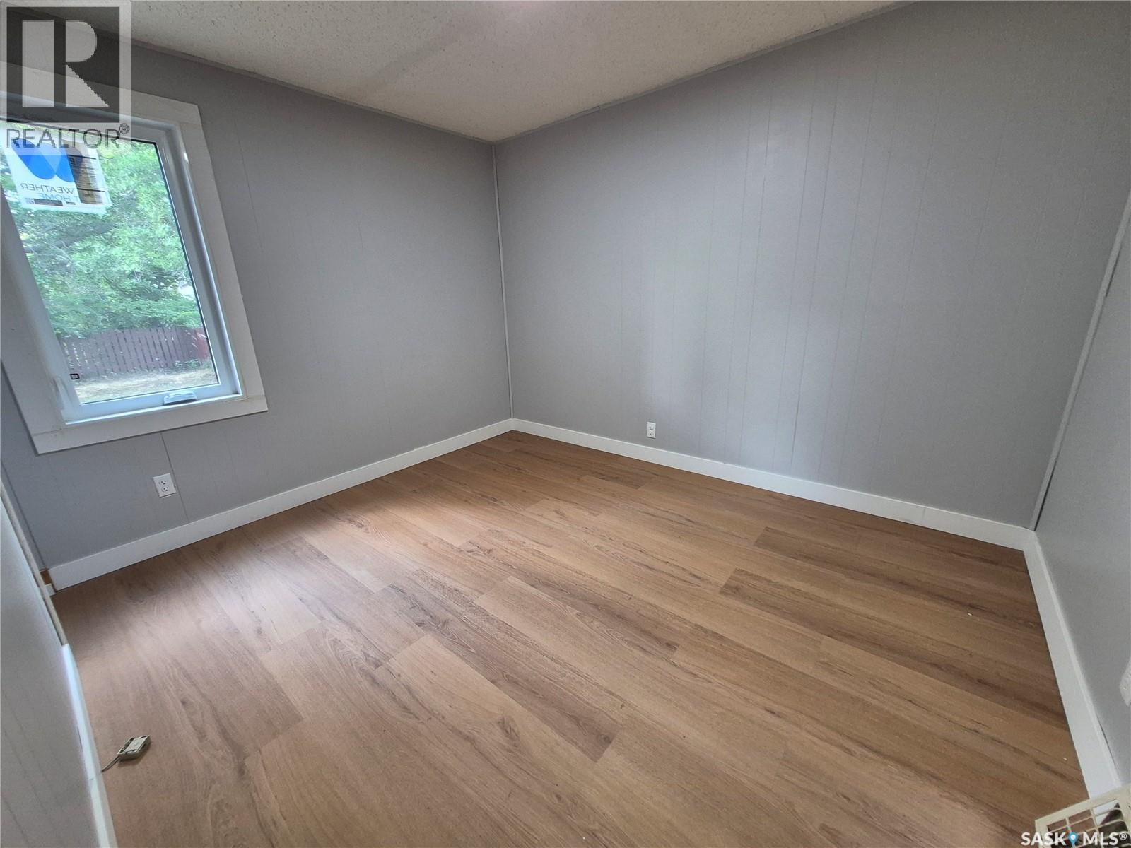 111 9th Street Ne, Weyburn, Saskatchewan  S4H 1E8 - Photo 16 - SK046586