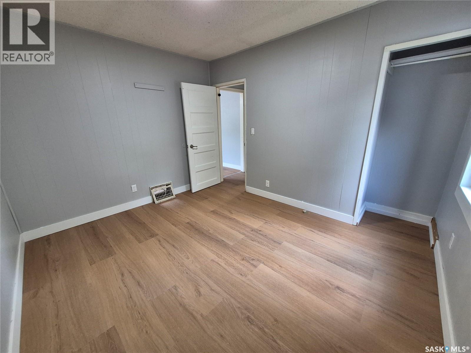 111 9th Street Ne, Weyburn, Saskatchewan  S4H 1E8 - Photo 17 - SK046586
