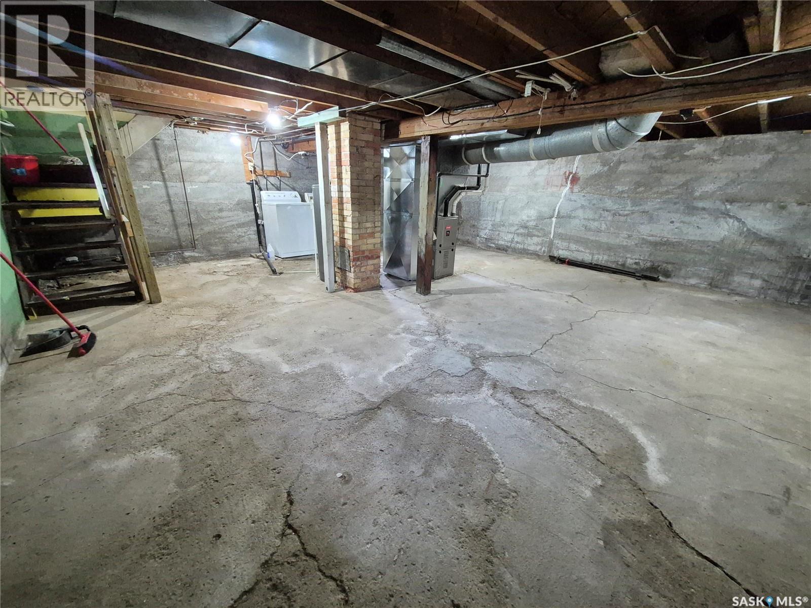 111 9th Street Ne, Weyburn, Saskatchewan  S4H 1E8 - Photo 20 - SK046586