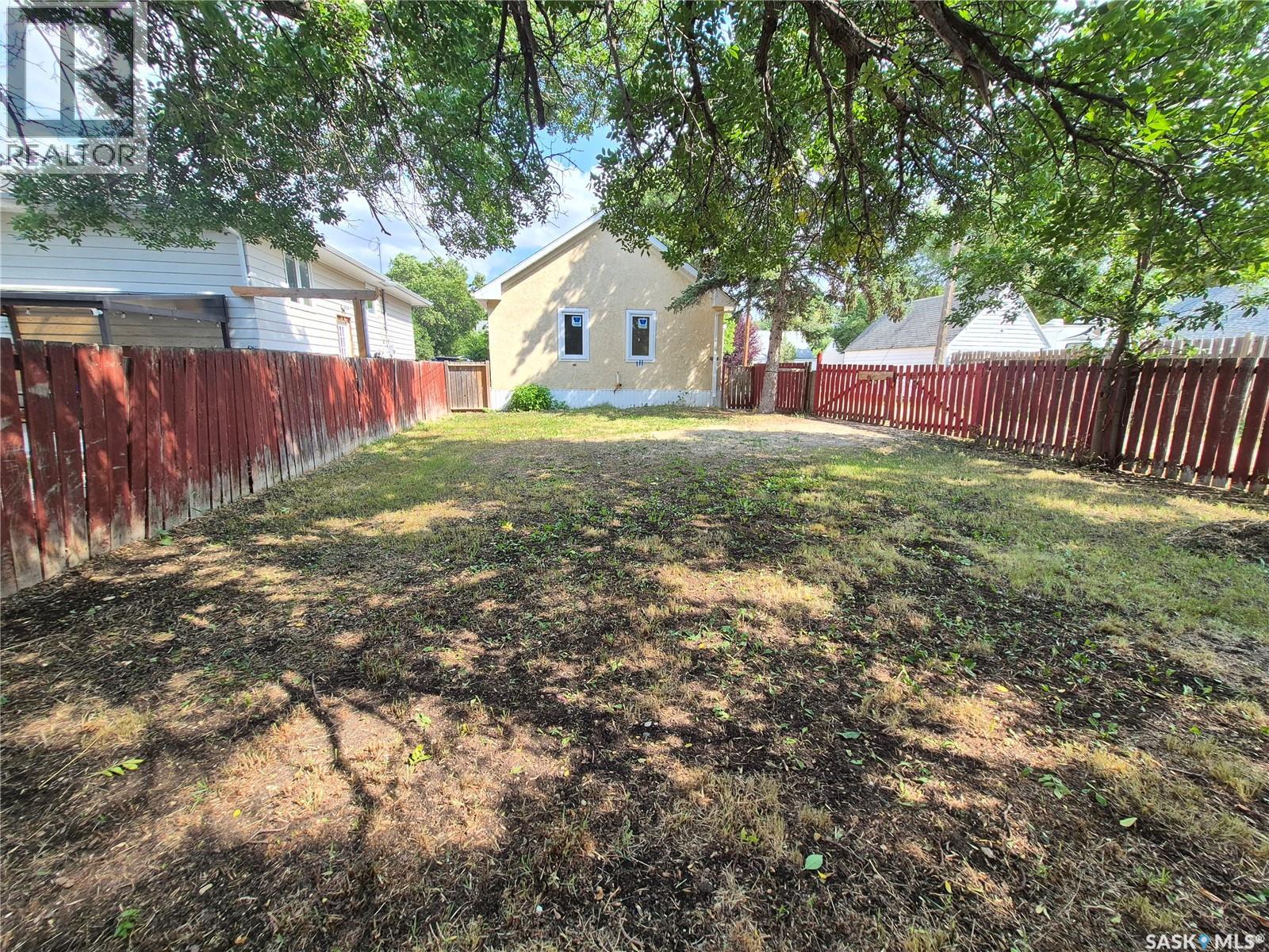 111 9th Street Ne, Weyburn, Saskatchewan  S4H 1E8 - Photo 25 - SK046586