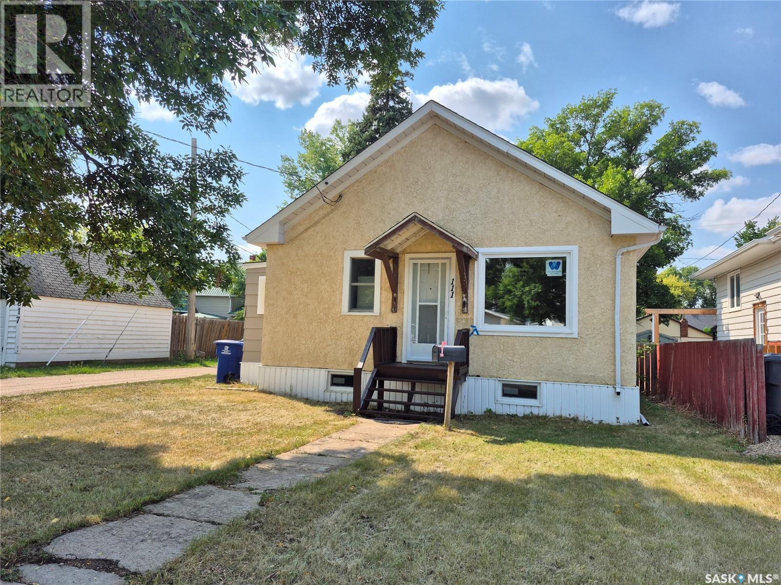 111 9th Street Ne, Weyburn, Saskatchewan  S4H 1E8 - Photo 29 - SK046586