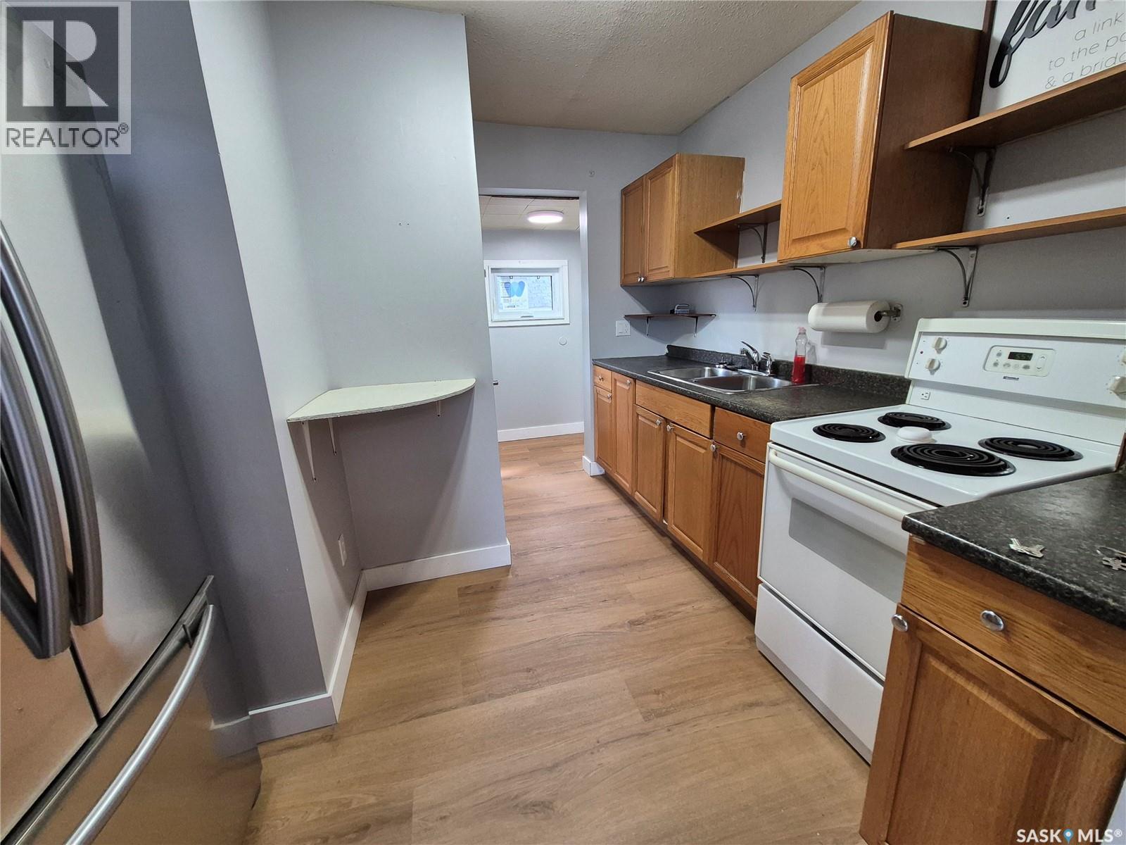 111 9th Street Ne, Weyburn, Saskatchewan  S4H 1E8 - Photo 8 - SK046586
