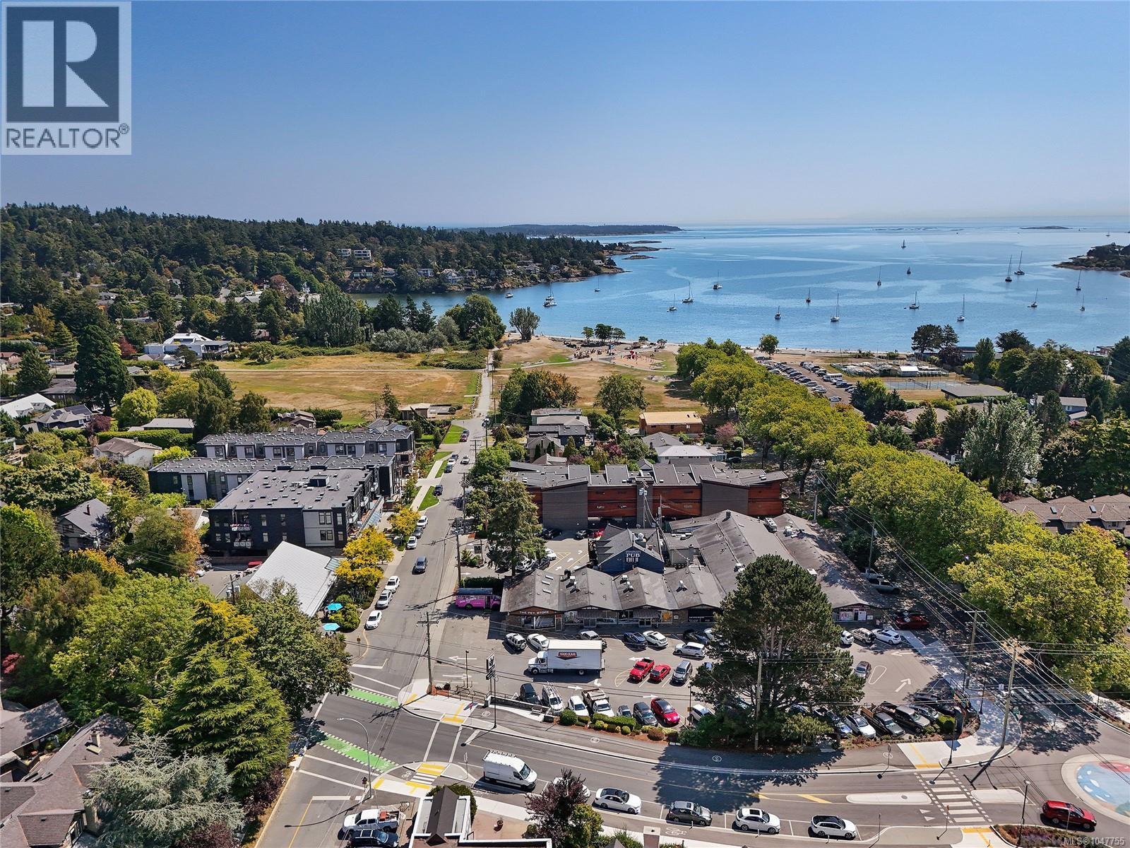 301 2580 Penrhyn St, Saanich, British Columbia  V8N 1G3 - Photo 36 - 1047755