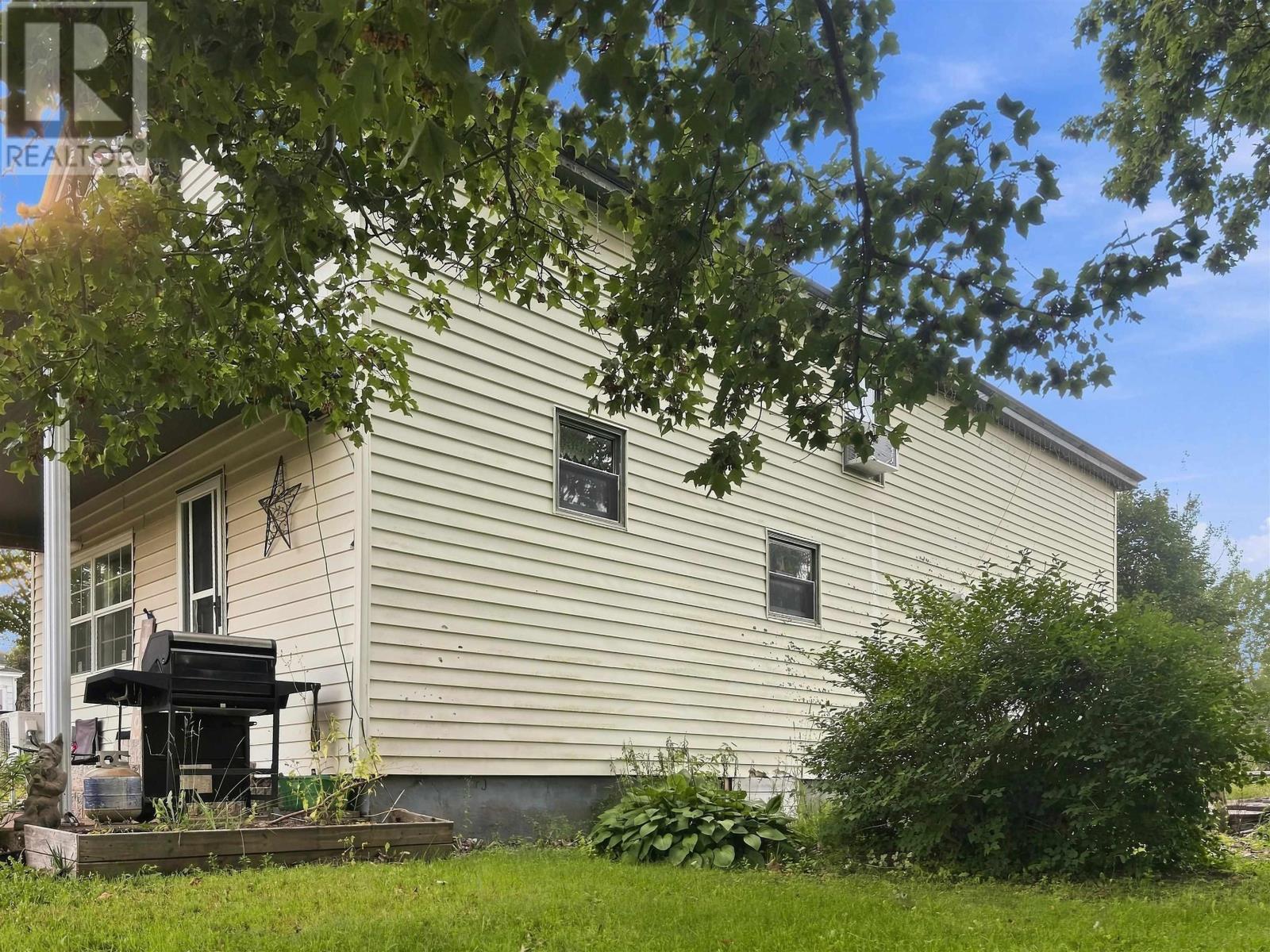 61 Jenks Avenue, Parrsboro, Nova Scotia  B0M 1S0 - Photo 3 - 202621563