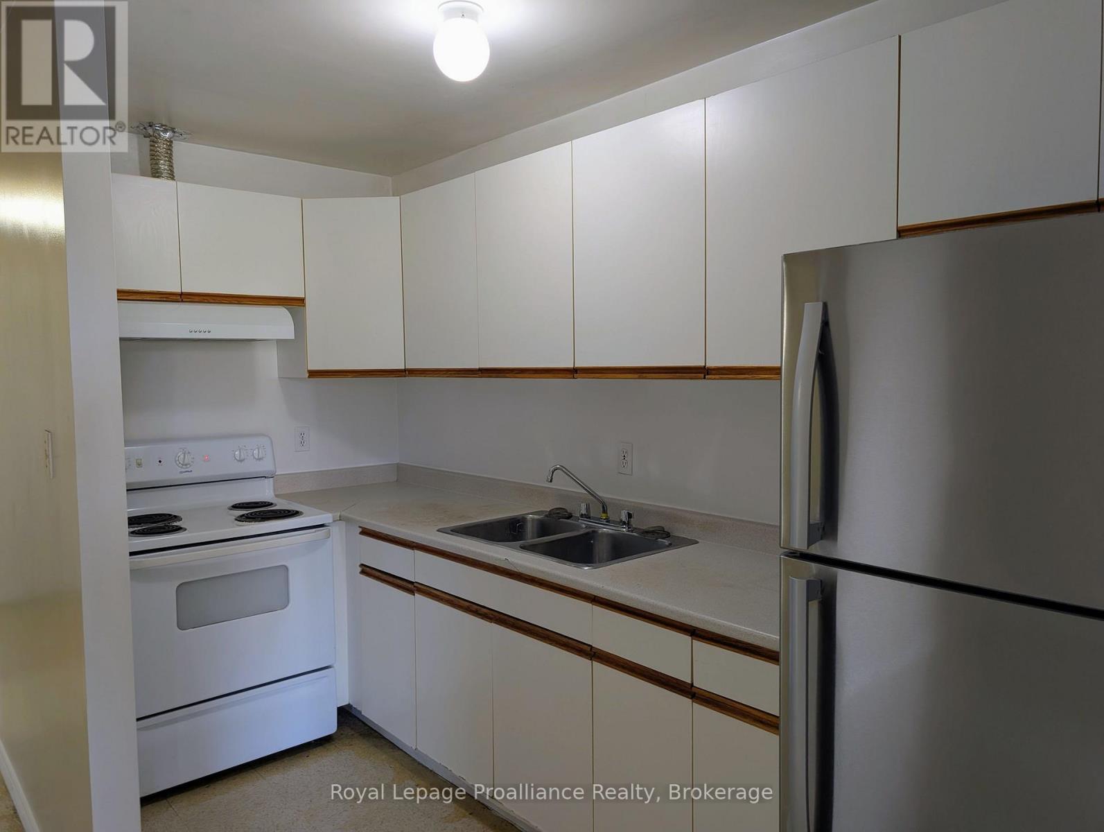 204 - 328 Aylmer Street, Peterborough, Ontario  K9H 3V6 - Photo 2 - X13714210