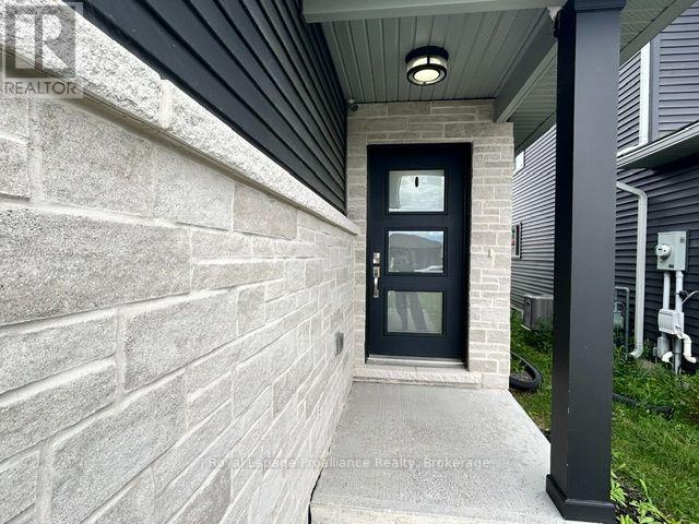 42 Dewal Place, Belleville, Ontario  K8P 0E5 - Photo 2 - X13714250