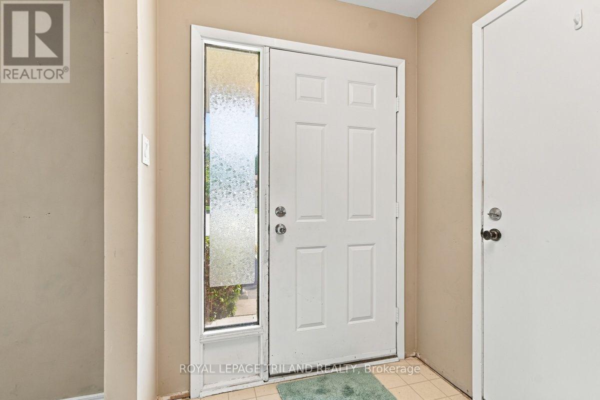 184 Chesham Place, London North, Ontario  N6G 3T7 - Photo 3 - X13714256