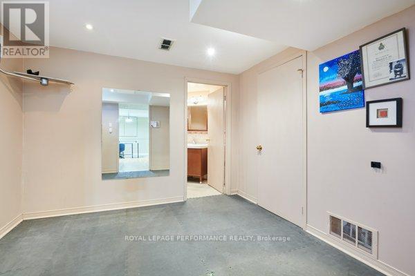 401 Phoenix Crescent, Ottawa, Ontario  K1E 1V6 - Photo 25 - X13714036