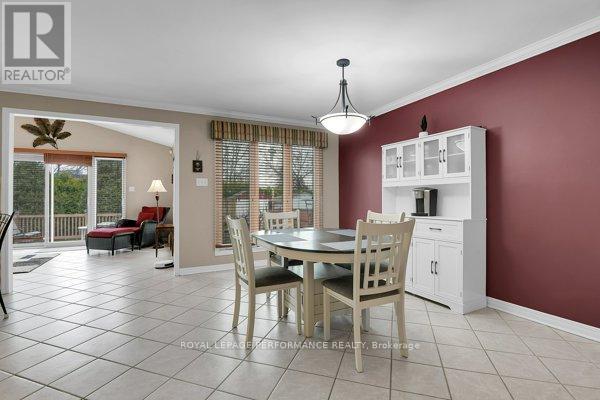 401 Phoenix Crescent, Ottawa, Ontario  K1E 1V6 - Photo 9 - X13714036