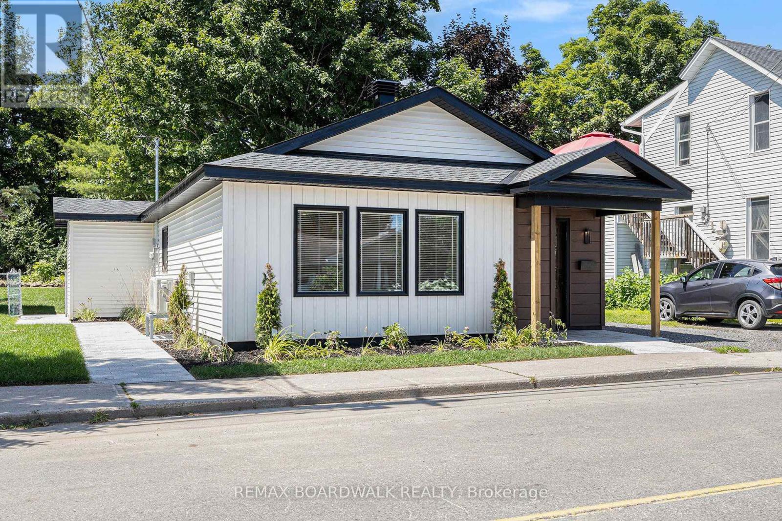 269 William Street, Carleton Place, Ontario  K7C 1X2 - Photo 2 - X13714158