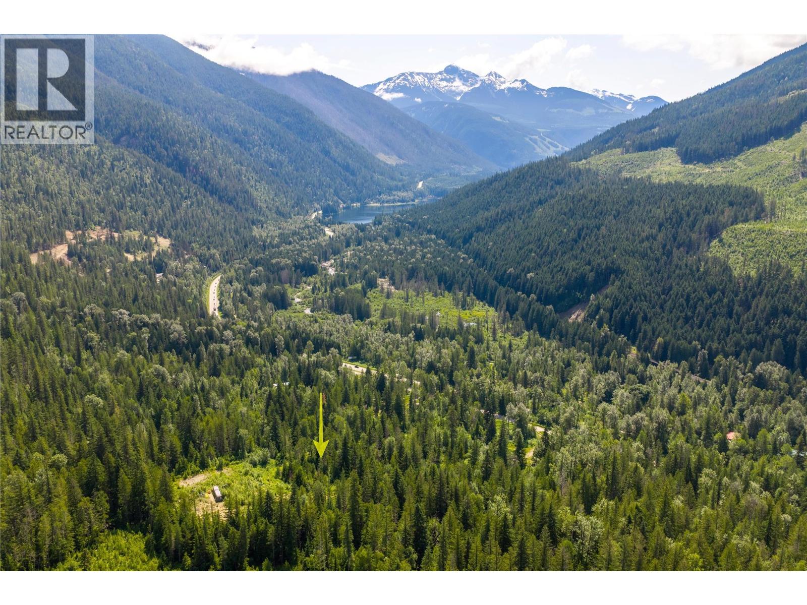 7455 19 Mile Road, Revelstoke, British Columbia  V0E 2S0 - Photo 2 - 10394776