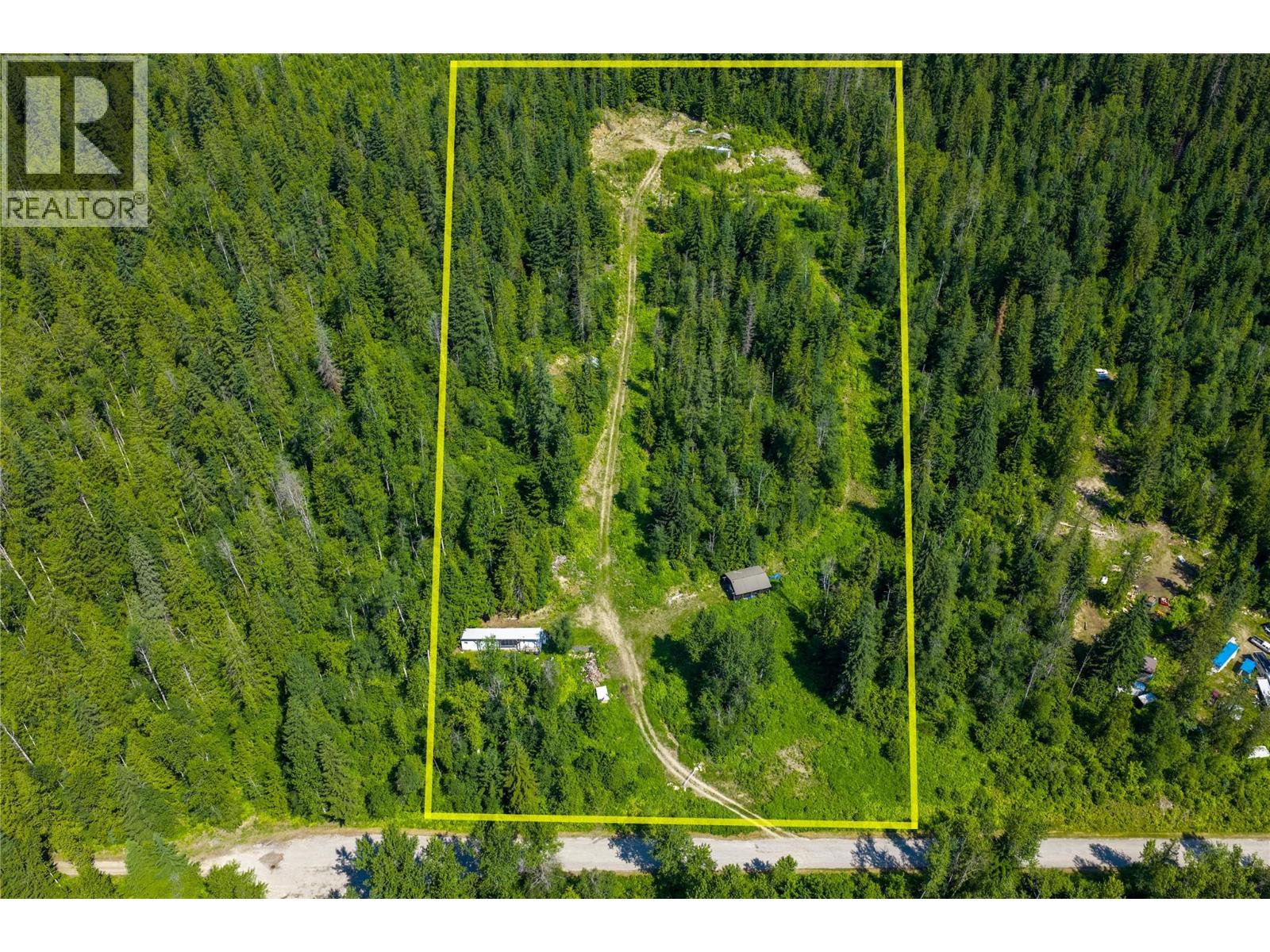 7455 19 Mile Road, Revelstoke, British Columbia  V0E 2S0 - Photo 3 - 10394776