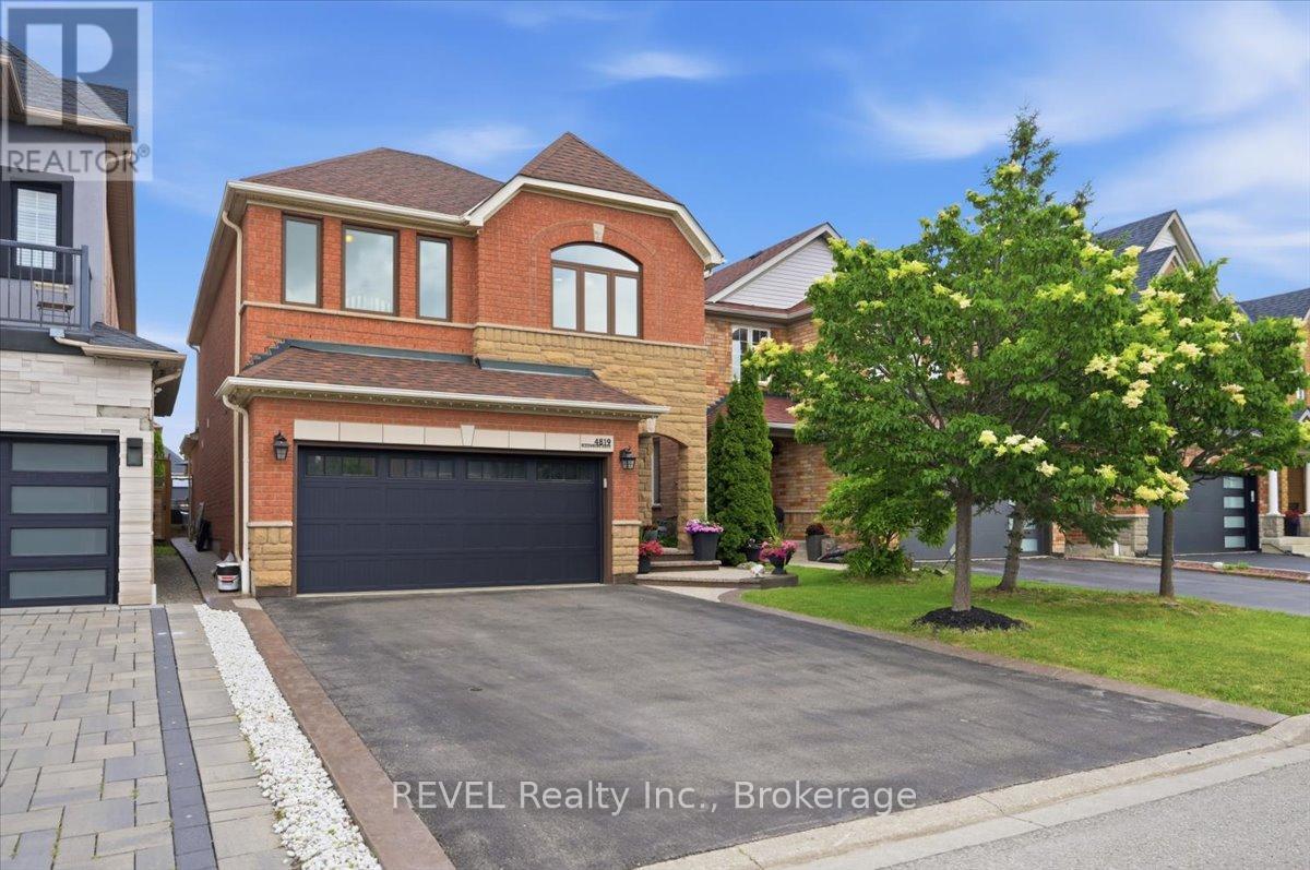 4819 Bloomburg Drive, Mississauga, Ontario  L5M 7K4 - Photo 2 - W13714086