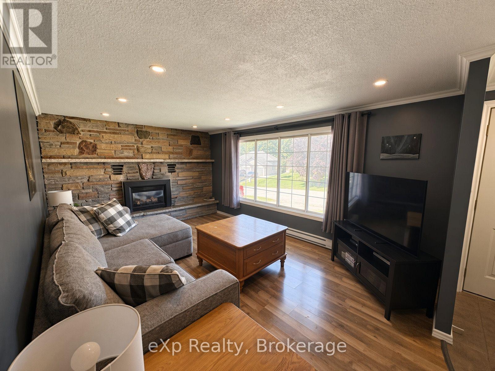 23 Valleyside Drive, Brockton, Ontario  N0G 2V0 - Photo 5 - X13706580