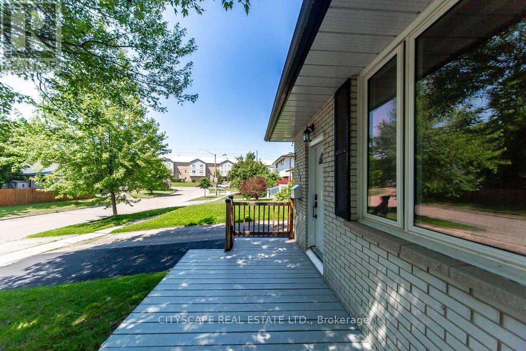 322 Fernwood Avenue, Oshawa, Ontario  L1G 2H7 - Photo 5 - E13714196