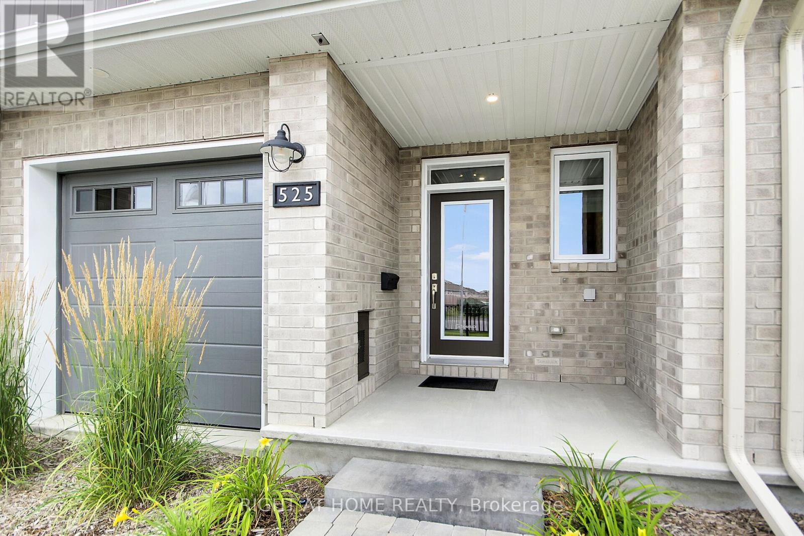 6090 David Weins Street, Ottawa, Ontario  K2S 2Y3 - Photo 2 - X13675626
