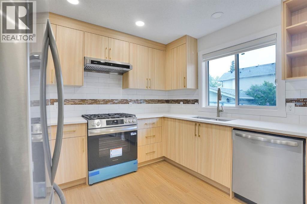 112 Martinglen Close Ne, Calgary, Alberta  T3J 3N1 - Photo 9 - A2336715