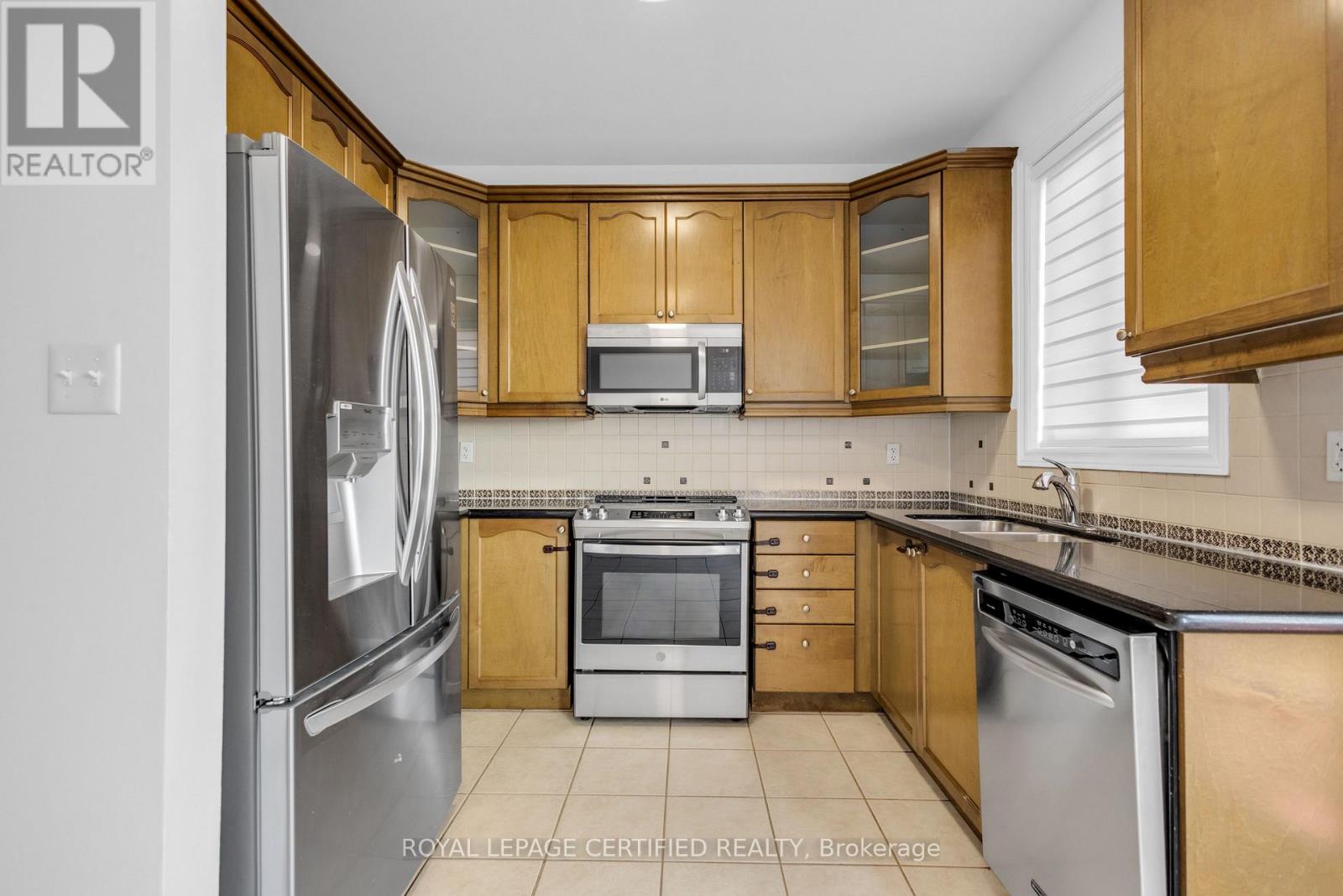 56 Pefferlaw Circle, Brampton, Ontario  L6Y 0K1 - Photo 10 - W13714082