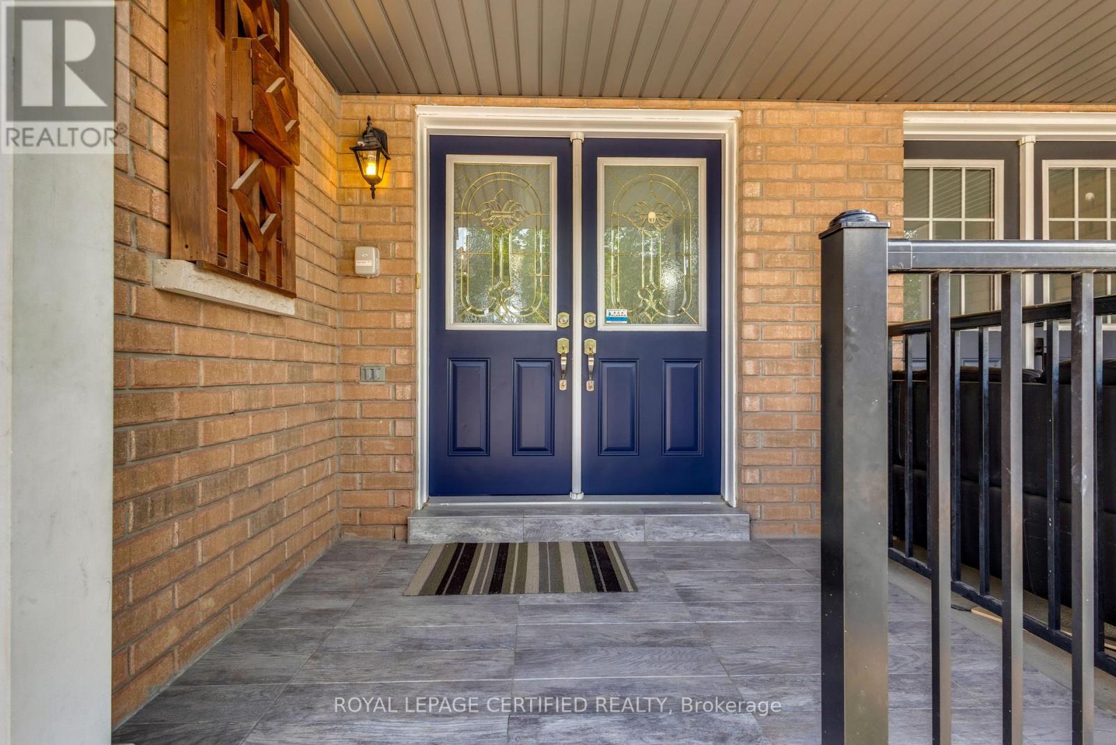 56 Pefferlaw Circle, Brampton, Ontario  L6Y 0K1 - Photo 3 - W13714082
