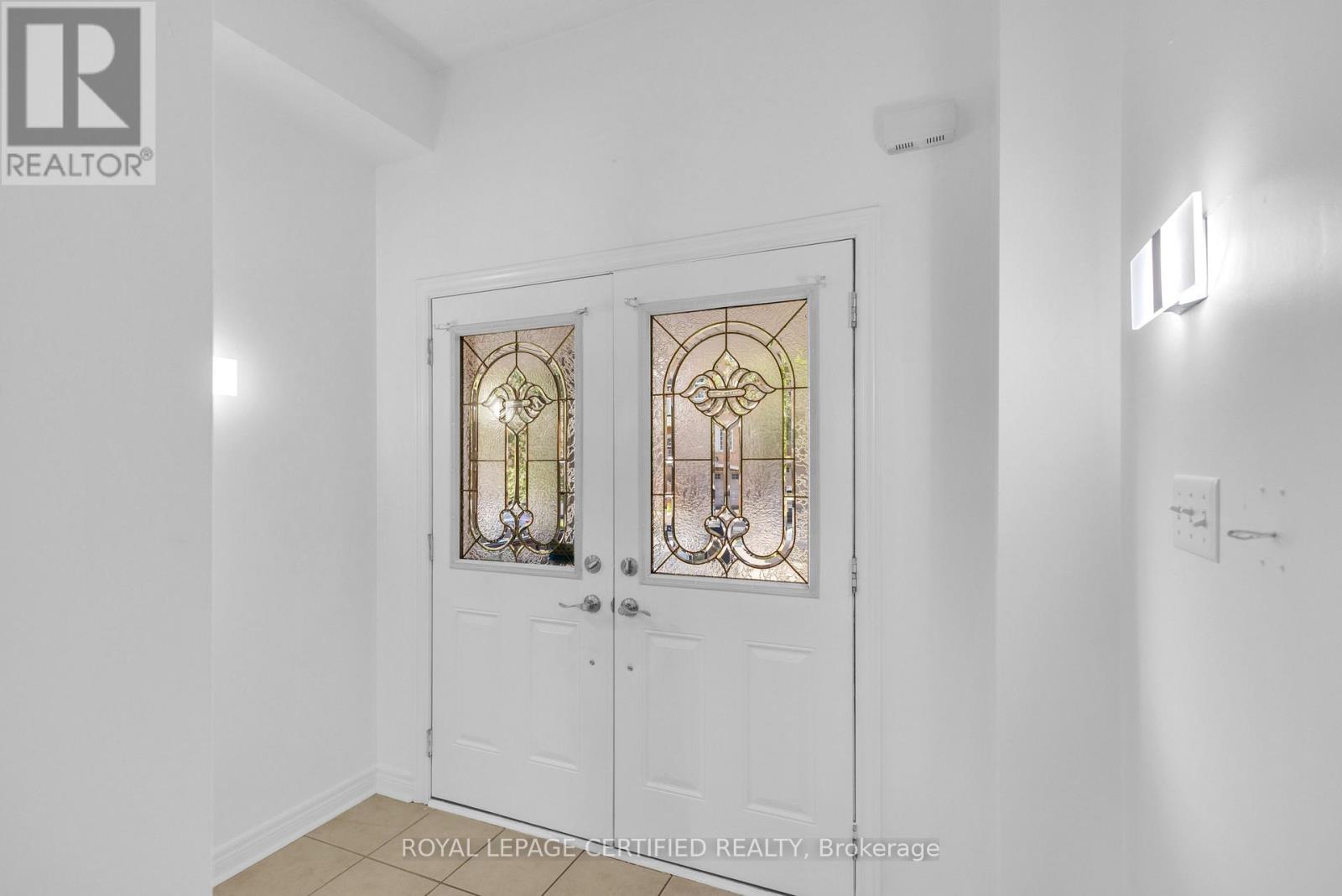 56 Pefferlaw Circle, Brampton, Ontario  L6Y 0K1 - Photo 4 - W13714082