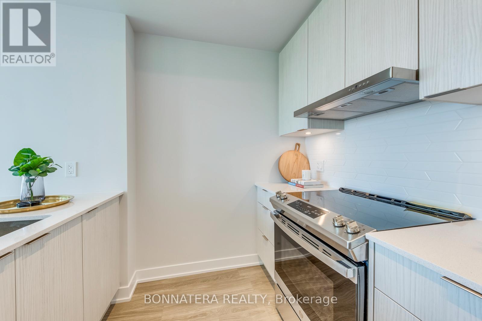3008 - 430 Square One Drive W, Mississauga, Ontario  L5B 0L6 - Photo 10 - W13714118