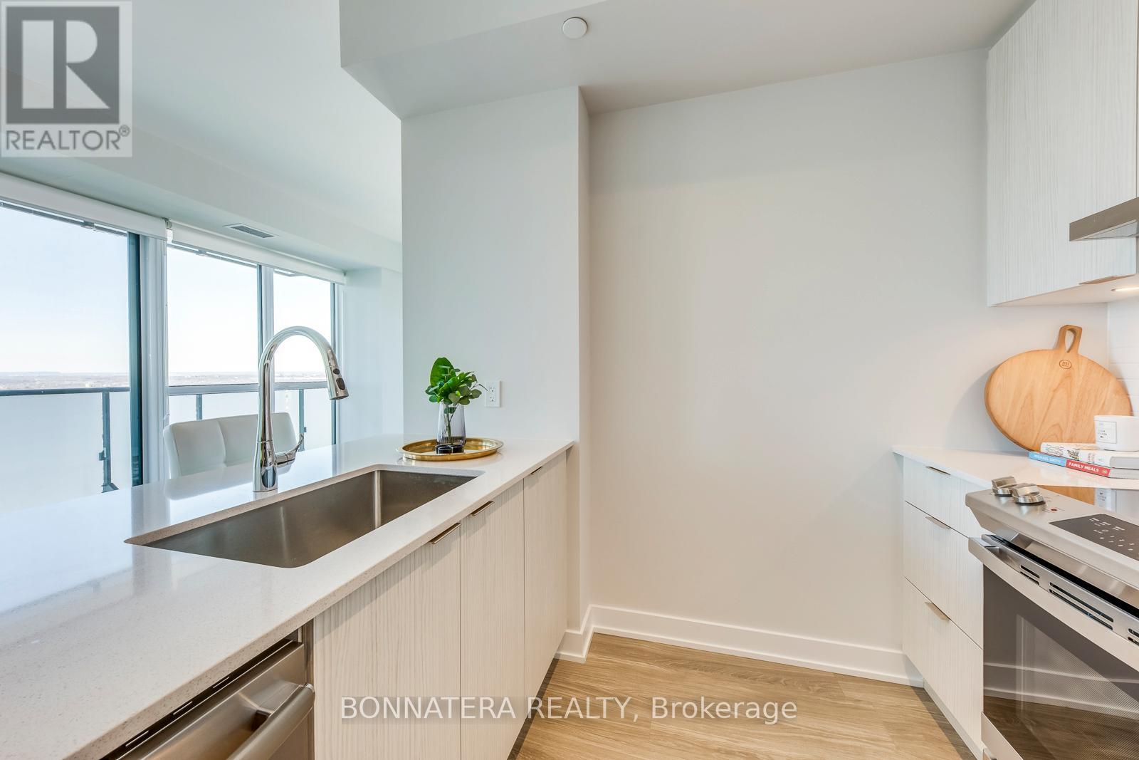 3008 - 430 Square One Drive W, Mississauga, Ontario  L5B 0L6 - Photo 11 - W13714118