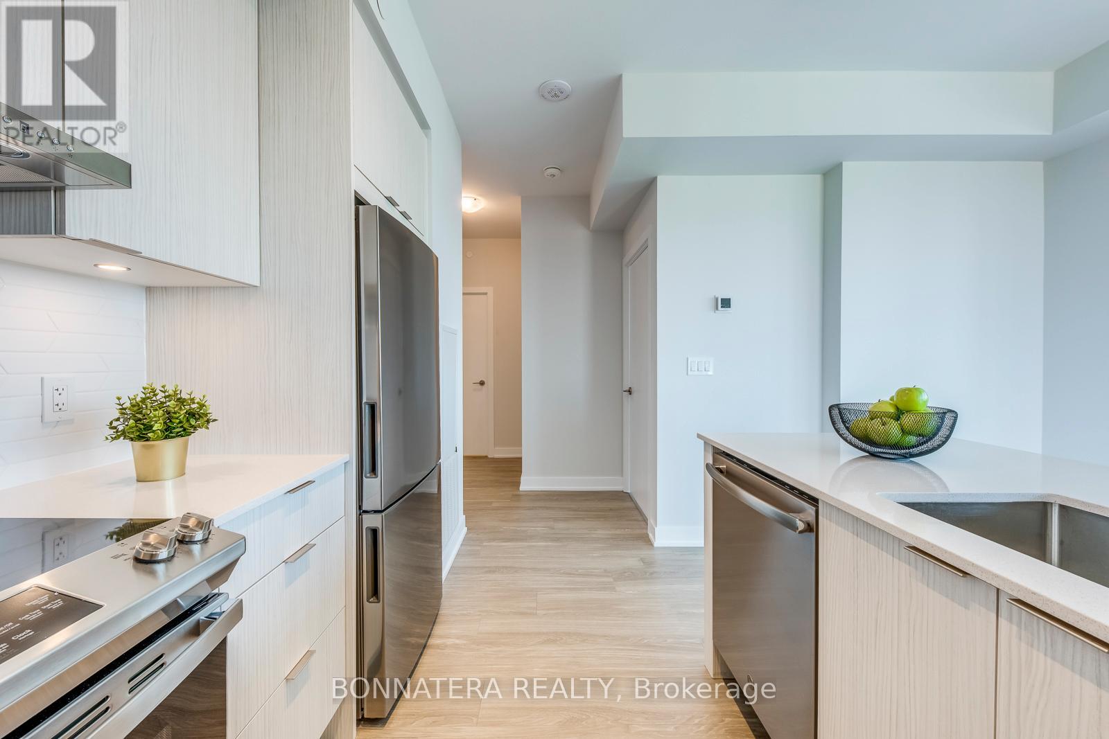 3008 - 430 Square One Drive W, Mississauga, Ontario  L5B 0L6 - Photo 12 - W13714118