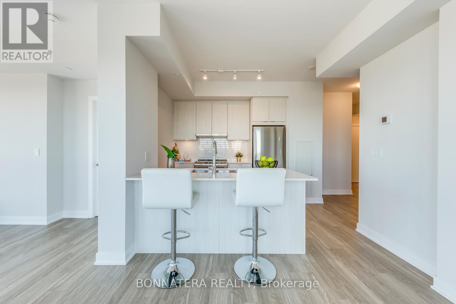 3008 - 430 Square One Drive W, Mississauga, Ontario  L5B 0L6 - Photo 13 - W13714118