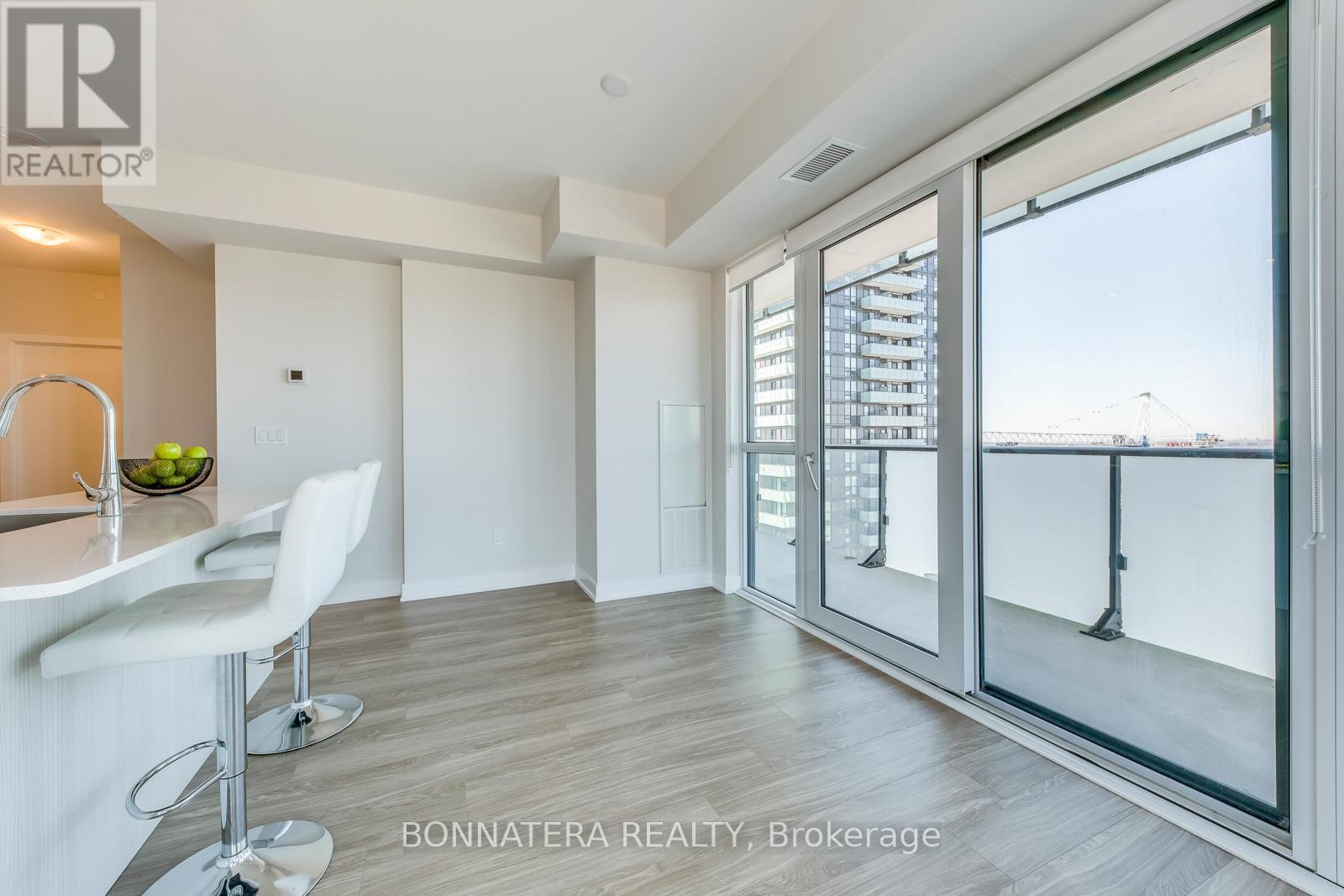 3008 - 430 Square One Drive W, Mississauga, Ontario  L5B 0L6 - Photo 18 - W13714118