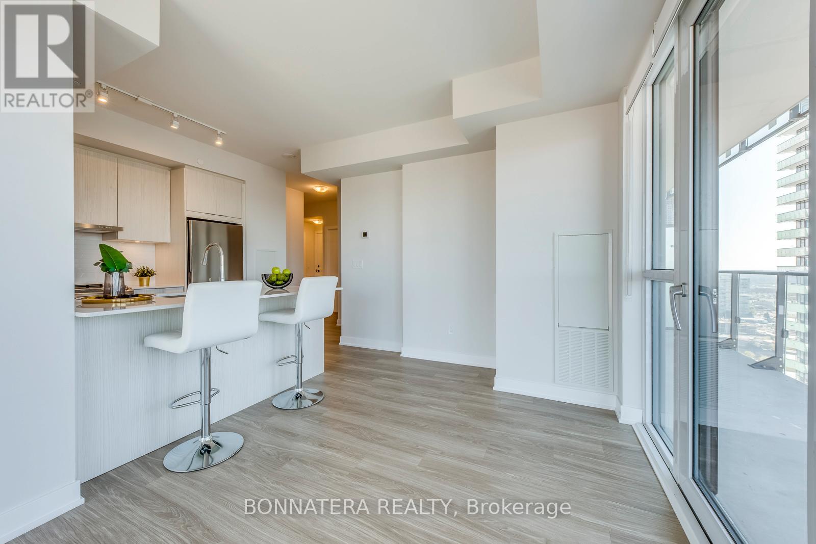 3008 - 430 Square One Drive W, Mississauga, Ontario  L5B 0L6 - Photo 19 - W13714118