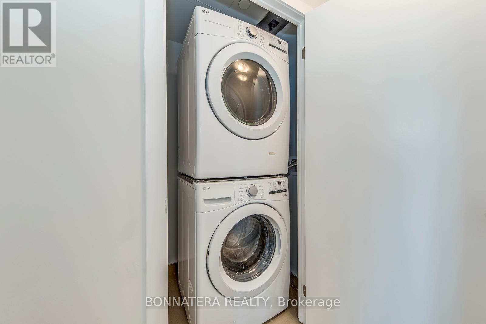 3008 - 430 Square One Drive W, Mississauga, Ontario  L5B 0L6 - Photo 33 - W13714118