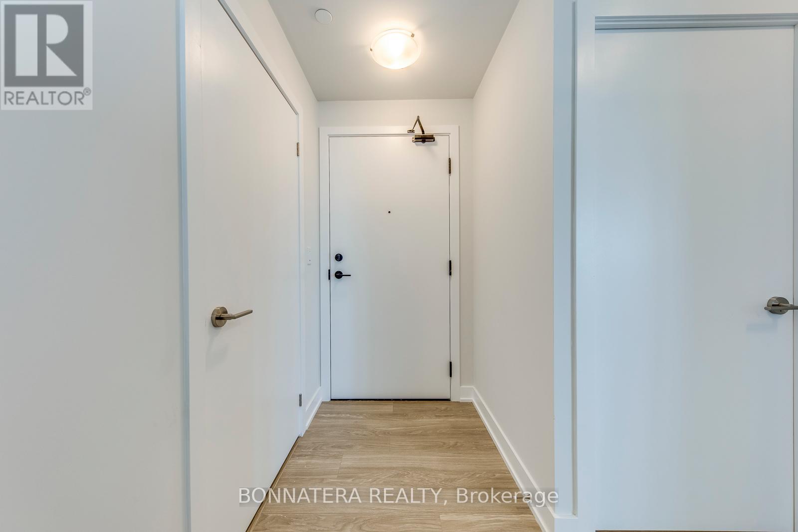 3008 - 430 Square One Drive W, Mississauga, Ontario  L5B 0L6 - Photo 6 - W13714118