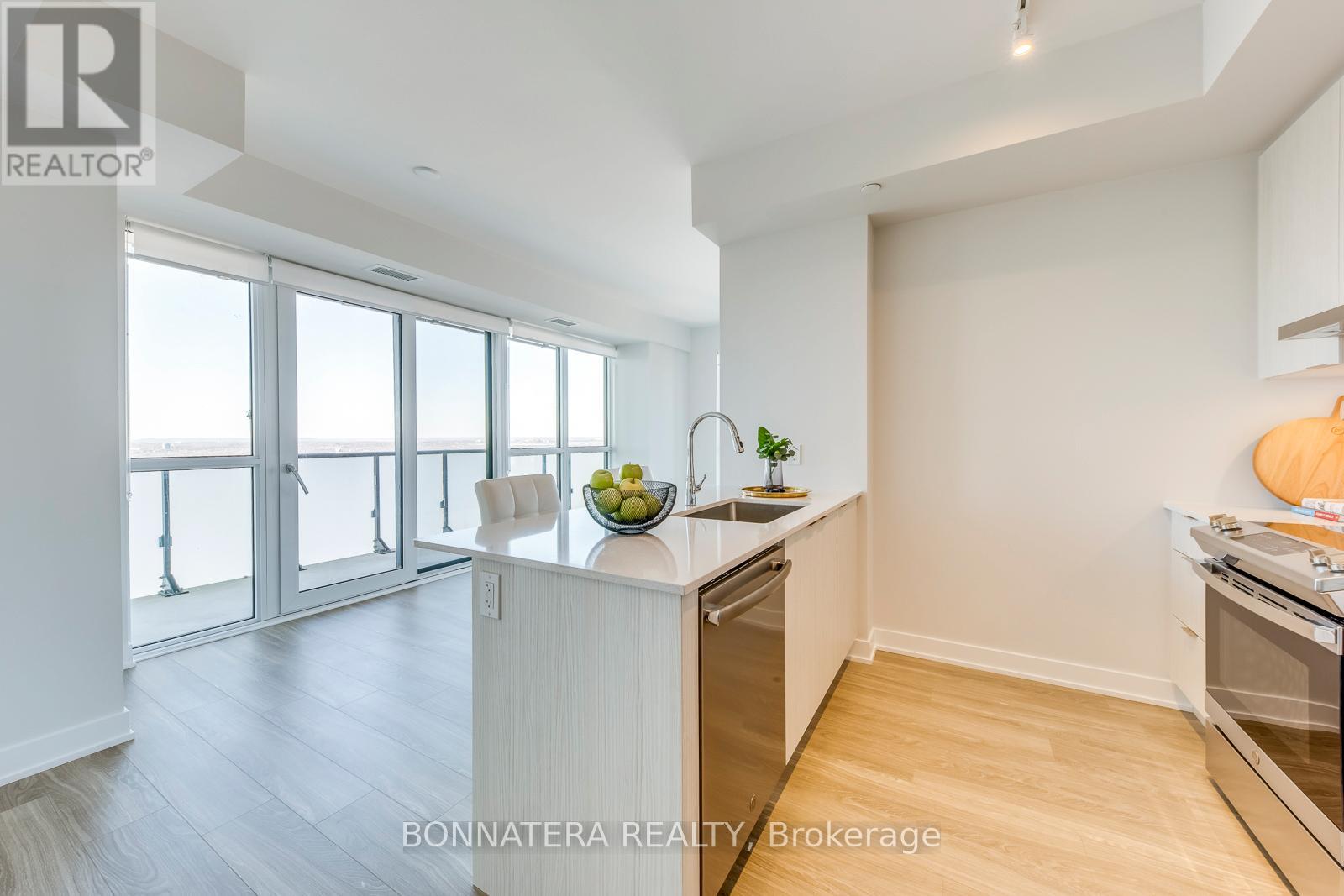 3008 - 430 Square One Drive W, Mississauga, Ontario  L5B 0L6 - Photo 7 - W13714118