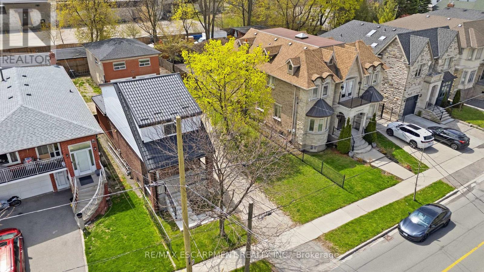 1049 Glencairn Avenue, Toronto, Ontario  M6B 2B1 - Photo 24 - W13714192
