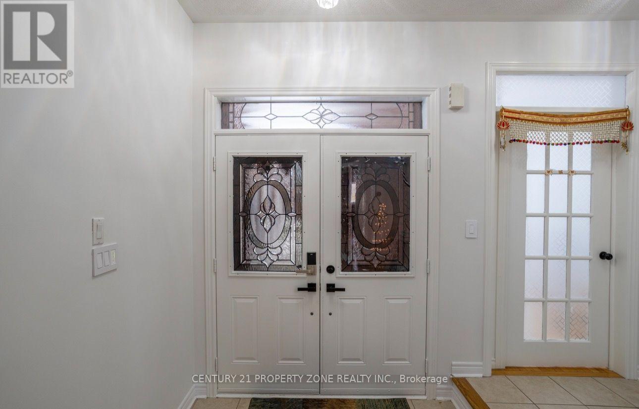 31 Game Creek Crescent, Brampton, Ontario  L7A 0K3 - Photo 2 - W13714252
