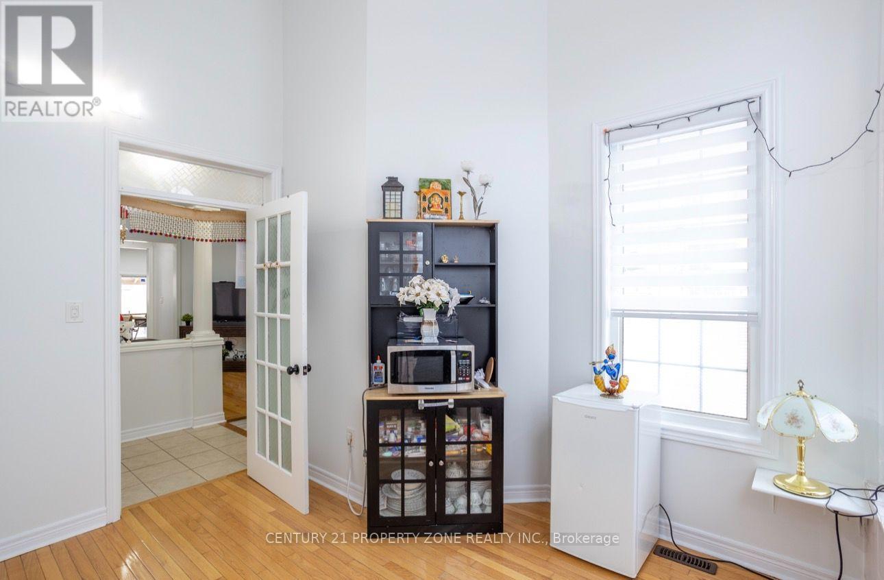 31 Game Creek Crescent, Brampton, Ontario  L7A 0K3 - Photo 7 - W13714252