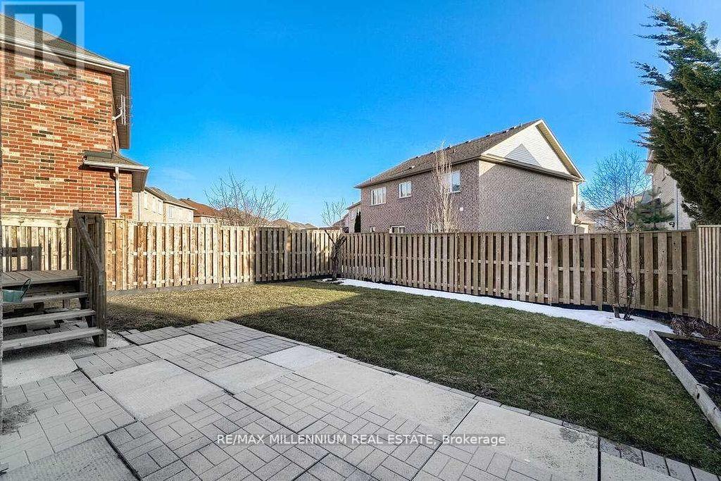 23 Calderstone Drive S, Brampton, Ontario  L6P 2A4 - Photo 11 - W13714264