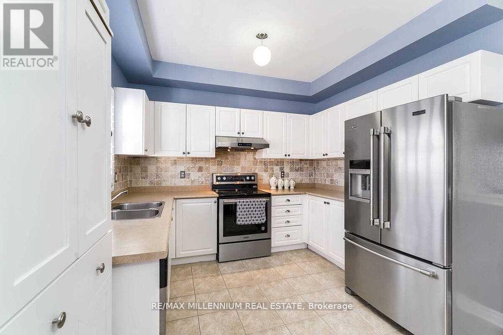 23 Calderstone Drive S, Brampton, Ontario  L6P 2A4 - Photo 2 - W13714264