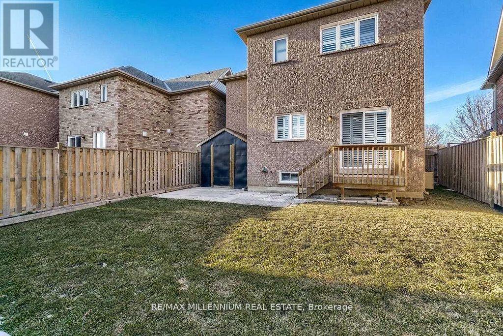 23 Calderstone Drive S, Brampton, Ontario  L6P 2A4 - Photo 9 - W13714264