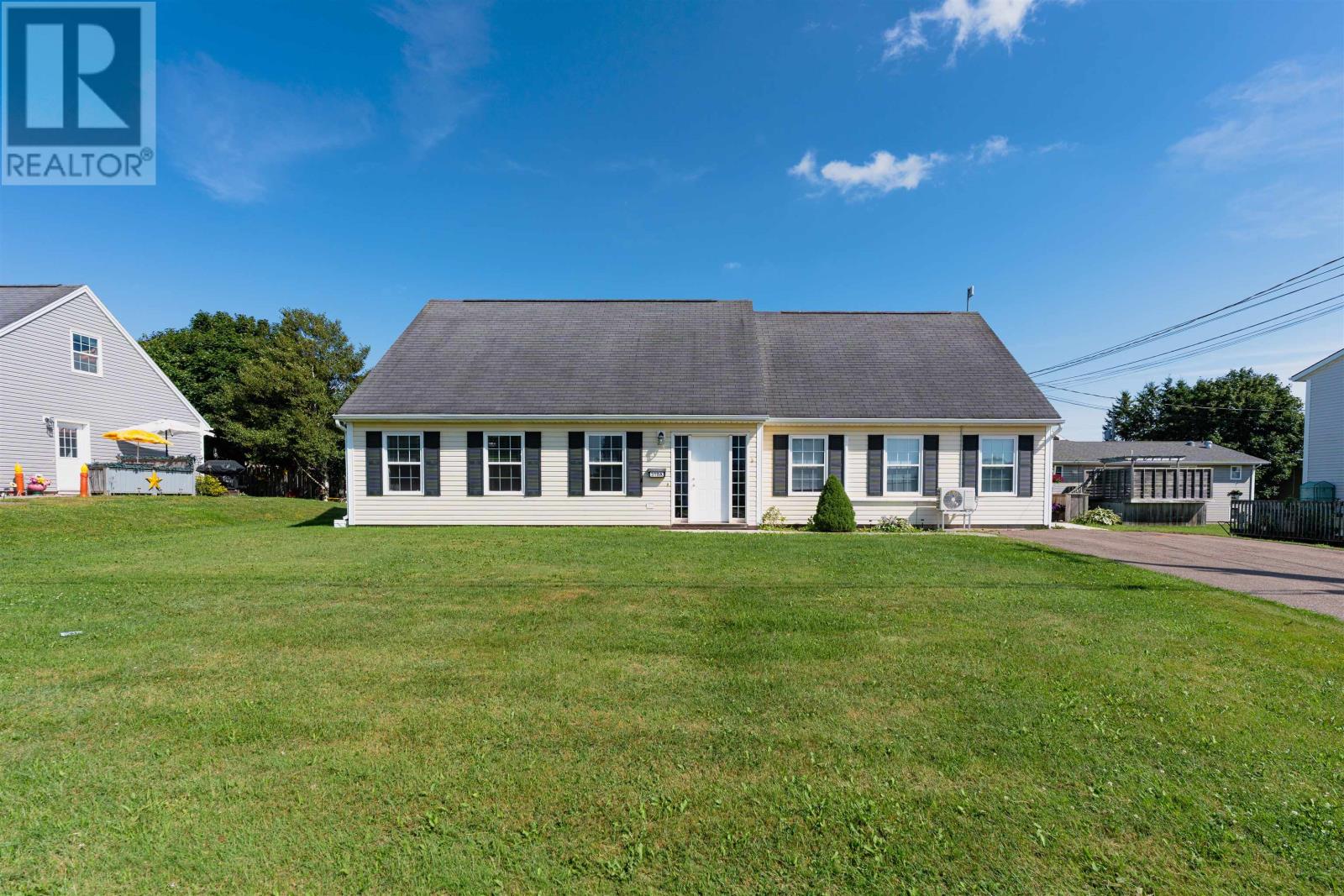 319 Jennifer, Summerside, Prince Edward Island  C1N 6L8 - Photo 2 - 202621567