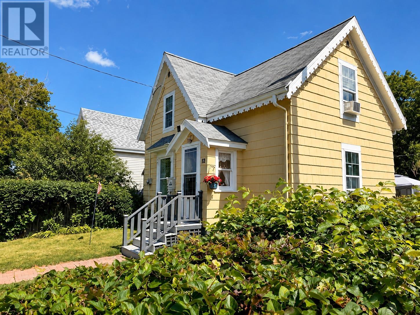 31 Russell Street, Summerside, Prince Edward Island  C1N 2T4 - Photo 1 - 202621568