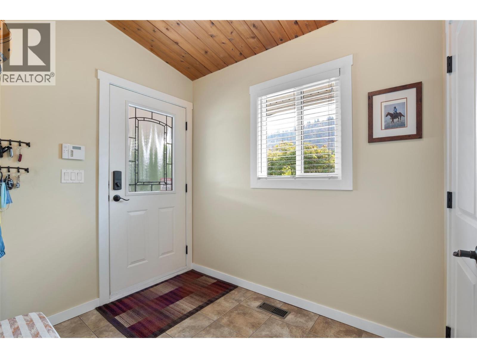 295 Viking Drive, Kamloops, British Columbia  V2C 5P1 - Photo 3 - 10398122