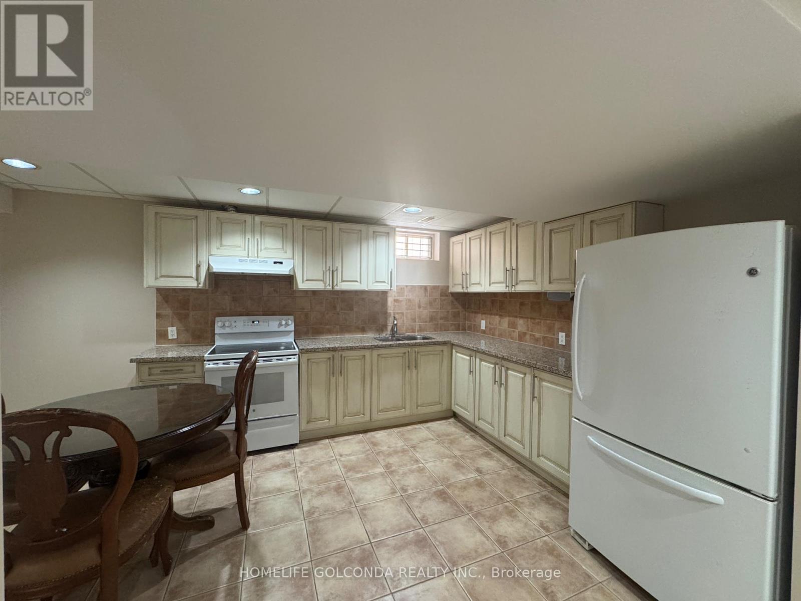 33 Hammerstone Crescent, Vaughan, Ontario  L4J 8B4 - Photo 4 - N13682568