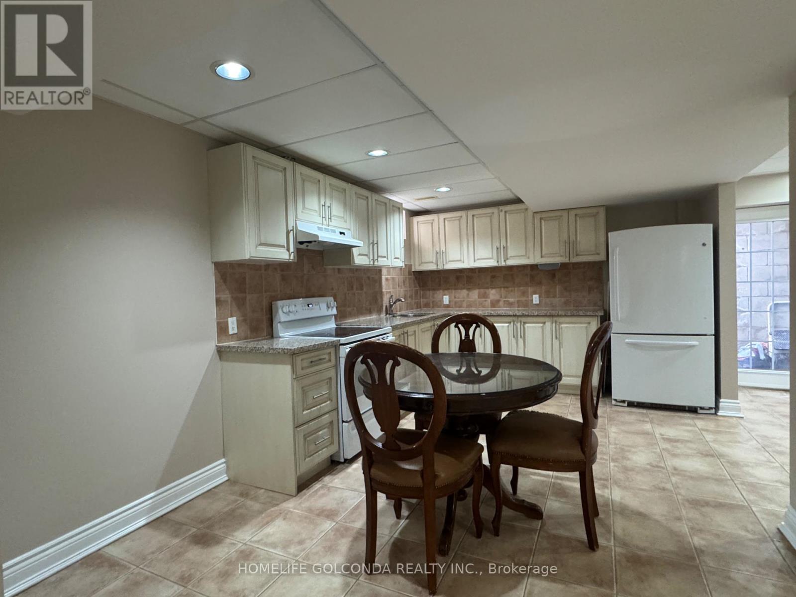 33 Hammerstone Crescent, Vaughan, Ontario  L4J 8B4 - Photo 3 - N13682568